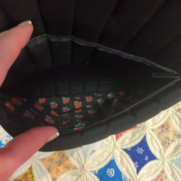 Vera Bradley laptop/tablet bag. Padded pocket for electronics. Zip front pocket - Picture 5 of 6